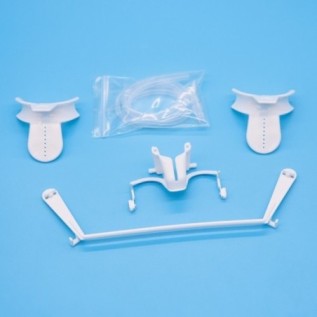 Cheek retractor with saliva suction and tongue guard - kit